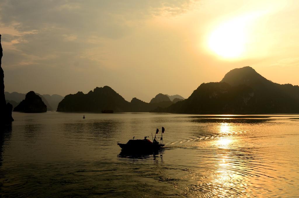 Hotel Margaret Cruises Ha Long Esterno foto